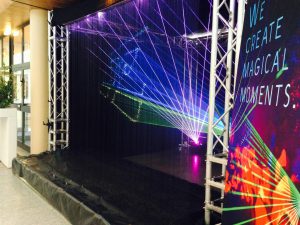Lasershow Logo Volksbank auf Wasserleinwand