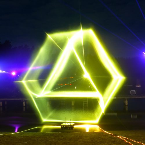 Lasershow Logo Commerzbank auf Wasserleinwand